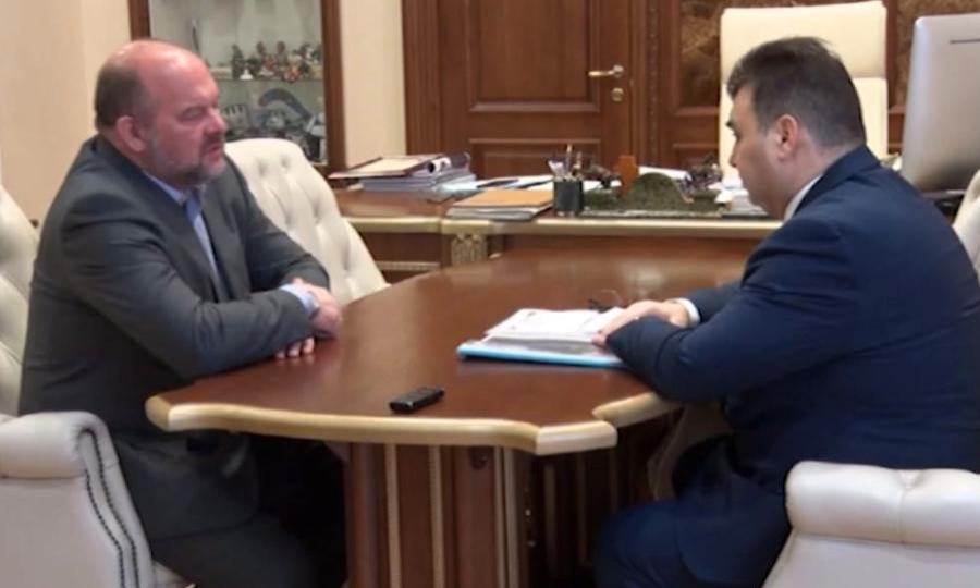 Сотрудничество в сфере грузоперевозок Северным морским путем обсудили сегодня губернатор и гендиректор «Атомфлота» Мустафа Кашка