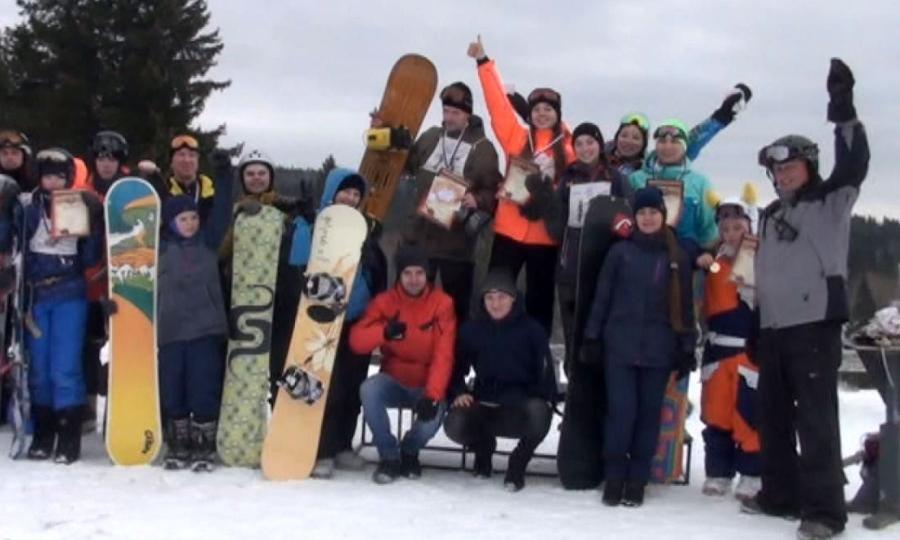 На горнолыжных трассах Онеги прошли открытые районные соревнования по сноуборду
