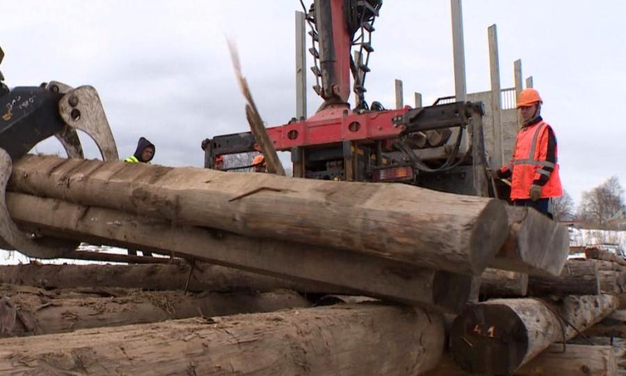 На региональных трассах завершают демонтаж низководных деревянных мостов