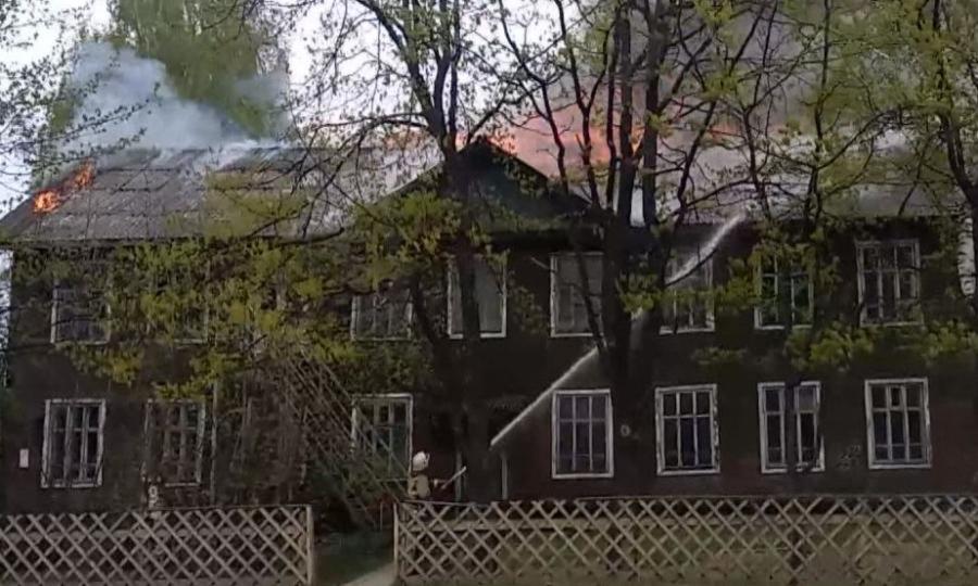 Сегодня утром загорелся первый корпус начальной школы в Красноборском районе