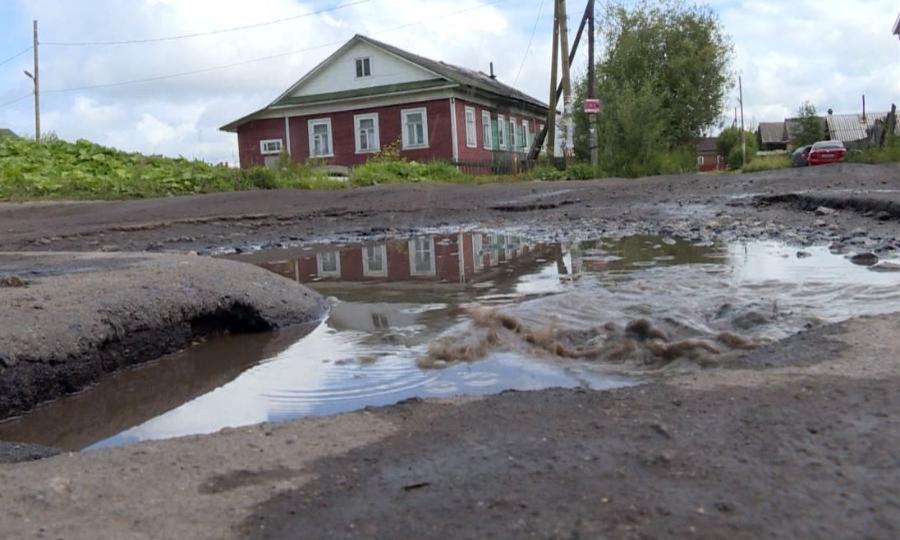 На ужасные дороги в Кемском поселке жалуются местные жители