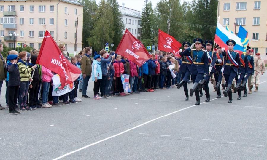Военно-патриотическую смену «Я-Юнармия» открыли в городе Мирный